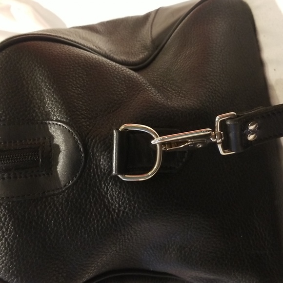 ROOTS Duffle bag really sturdy  with both handles and shoulders straps - Picture 2 of 6